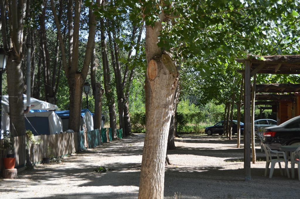 Cabanas Camping Sierra De Penascosa Bagian luar foto
