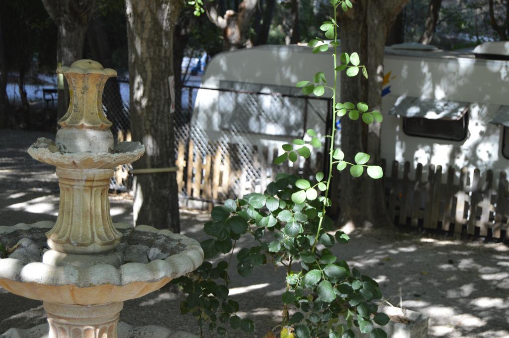 Cabanas Camping Sierra De Penascosa Bagian luar foto