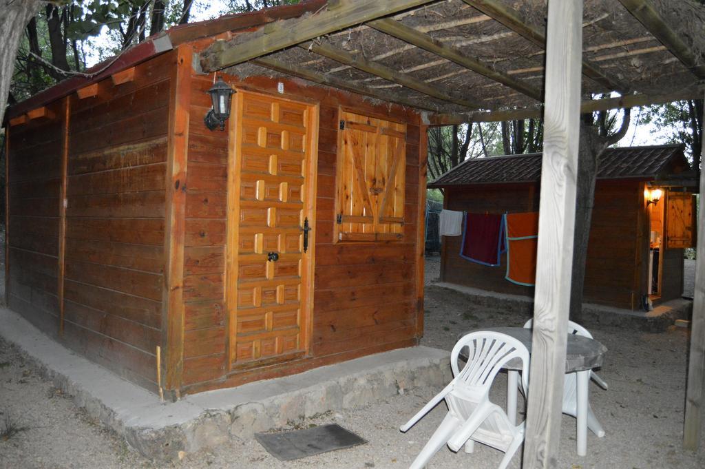 Cabanas Camping Sierra De Penascosa Bagian luar foto